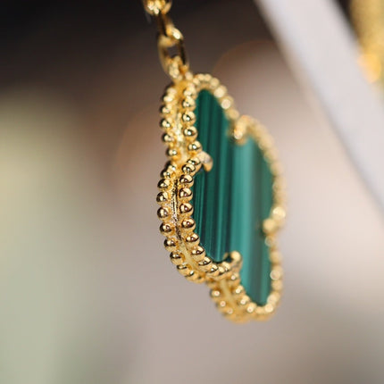 CLOVER EARRINGS GOLD MALACHITE DIAMOND 3 MOTIF