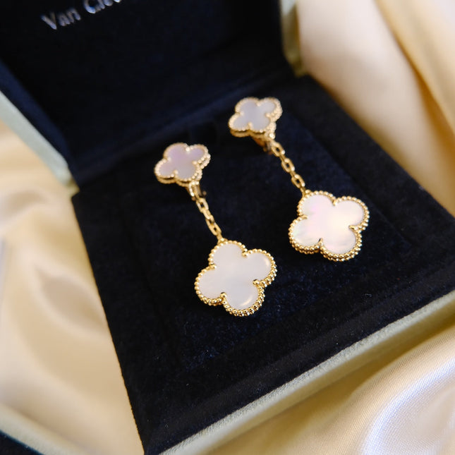 CLOVER WHITE MOP EARRINGS 2 MOTIF