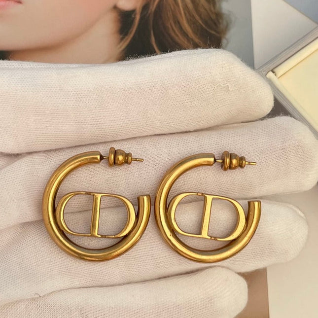 30 MONTAIGNE HOOP EARRINGS ANTIQUE GOLD