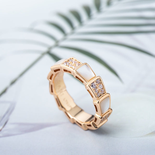 SERPENTI RING PINK GOLD MOP DIAMOND PAVED 4MM