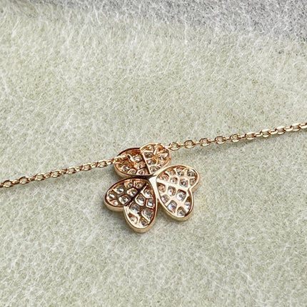 FLOWER DIAMOND NECKLACE