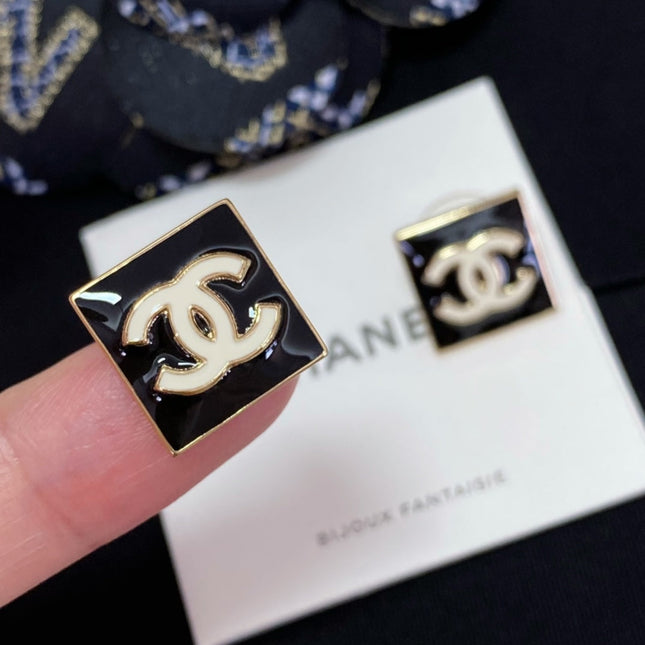 DOUBLE C SQUARE STUD EARRINGS