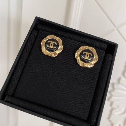 DOUBLE C MINI STUD GOLD BLACK EARRINGS