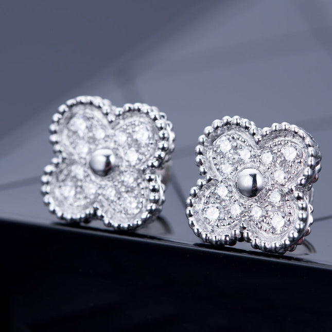 CLOVER SILVER DIAMOND STUD EARRINGS