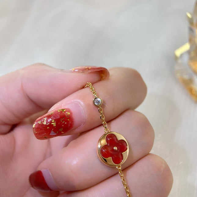 SUN PEDANT CARNELIAN BRACELET