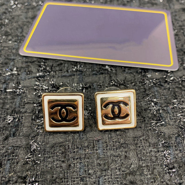 CC SQUARE GOLD BLACK STUD EARRINGS