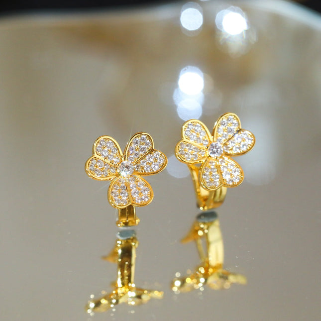 FRIVOLE FLOWER DIAMOND EARRINGS