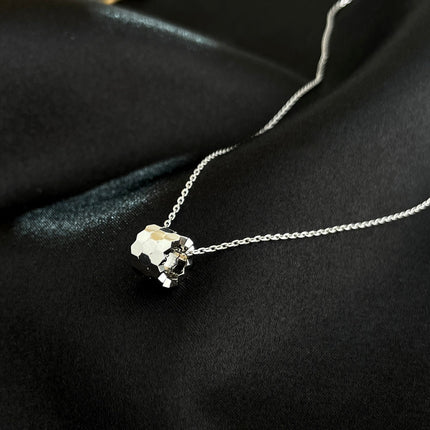 BEE MINI NECKLACE