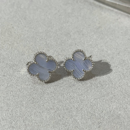 CLOVER CHALCEDONY SILVER STUD EARRINGS