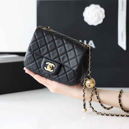 FLAP BAG 17CM GOLD HARDWARE BLACK LAMBSKIN