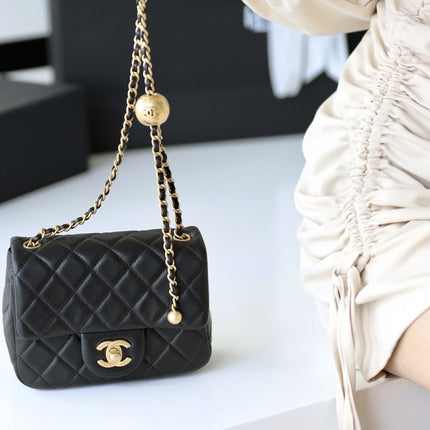 FLAP BAG 17CM GOLD HARDWARE BLACK LAMBSKIN