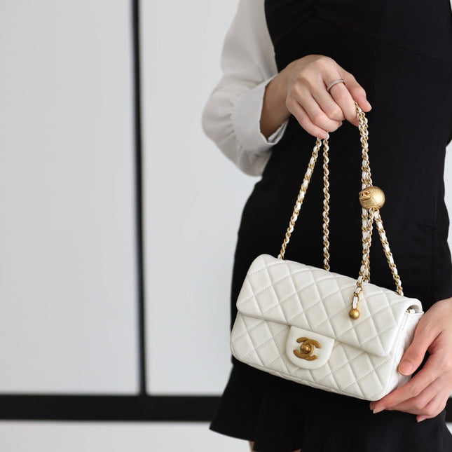 FLAP BAG 20CM WHITE LAMBSKIN GOLD HARDWARE