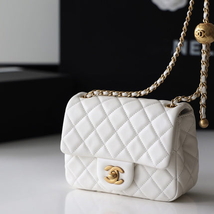 FLAP BAG 17CM WHITE LAMBSKIN GOLD HARDWARE