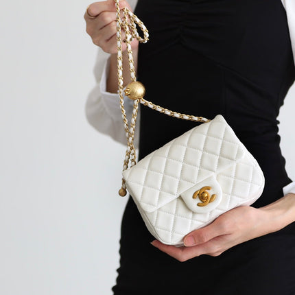 FLAP BAG 17CM WHITE LAMBSKIN GOLD HARDWARE