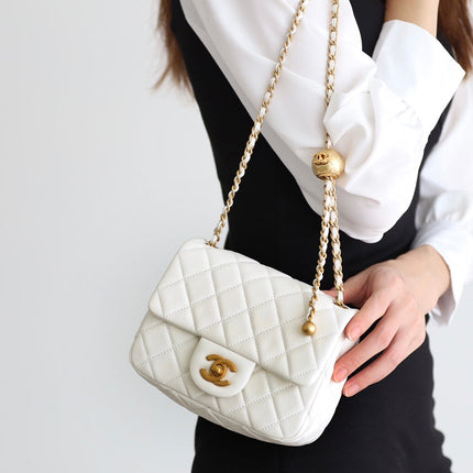 FLAP BAG 17CM WHITE LAMBSKIN GOLD HARDWARE