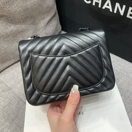 MINI SQUARE FLAP BAG 17CM BLACK LAMBSKIN CHEVRON BLACK HARDWARE