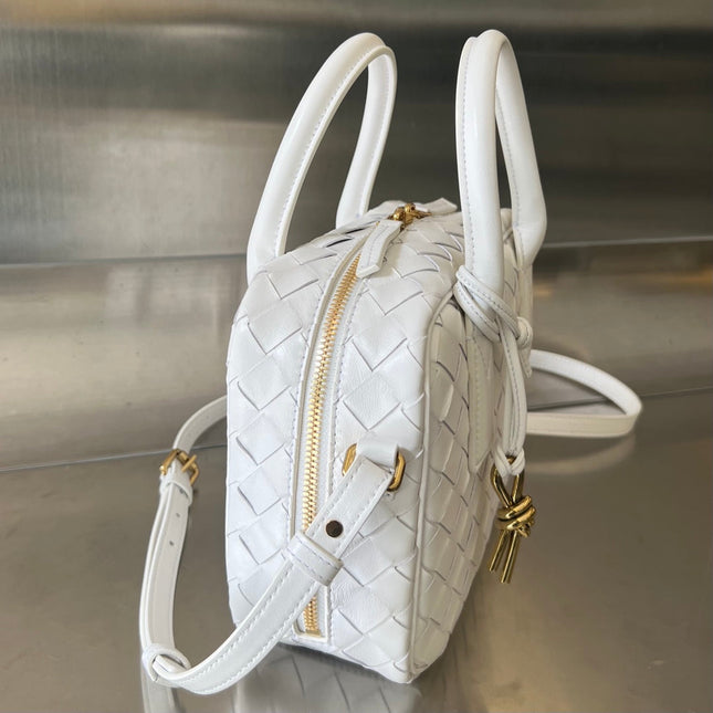 BV GETAWAY SMALL 23CM WHITE LAMBSKIN