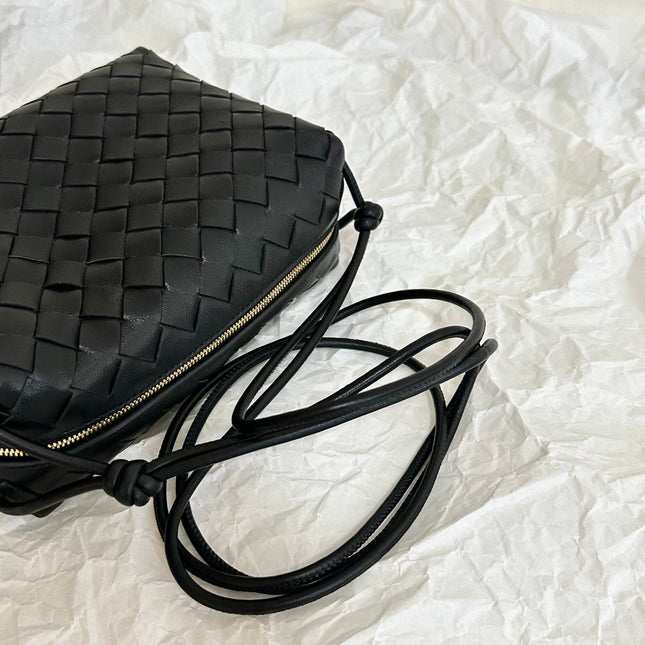 BV LOOP SMALL 23CM BLACK CALFSKIN