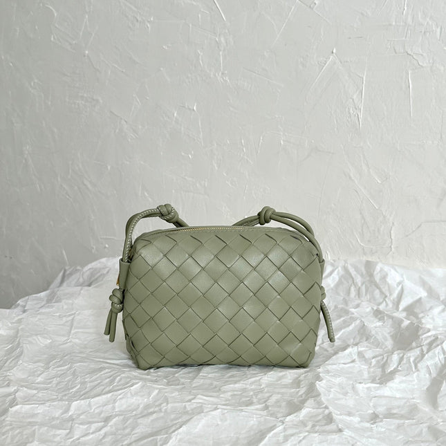 BV LOOP MINI 17CM KHAKI CALFSKIN