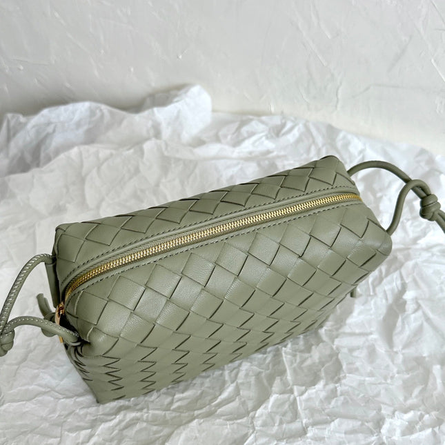 BV LOOP SMALL 23CM KHAKI CALFSKIN