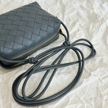 BV LOOP MINI 17CM GREY CALFSKIN