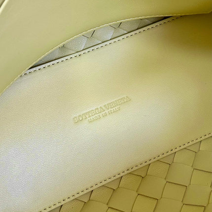 BV SMALL ANDIAMO 25CM LIGHT YELLOW LAMBSKIN