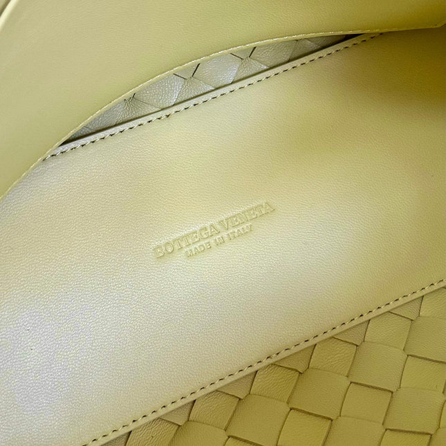 BV SMALL ANDIAMO 25CM LIGHT YELLOW LAMBSKIN