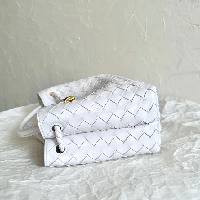 BV SMALL ANDIAMO 25CM WHITE LAMBSKIN