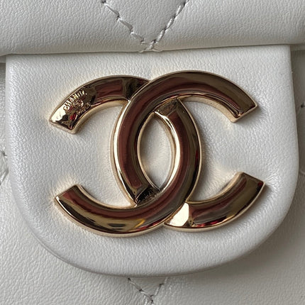 CC HOBO 28CM WHITE LAMBSKIN GOLD HARDWARE