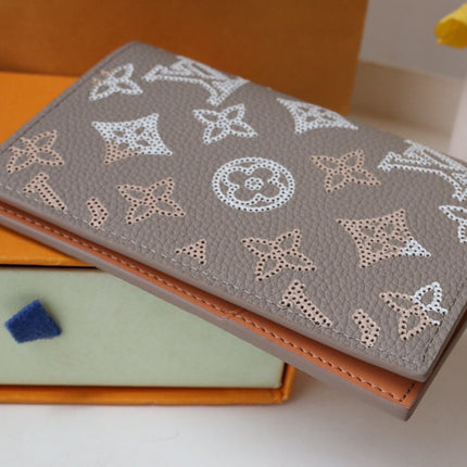 PASSPORT COVER 14 MAHINA LEATHER