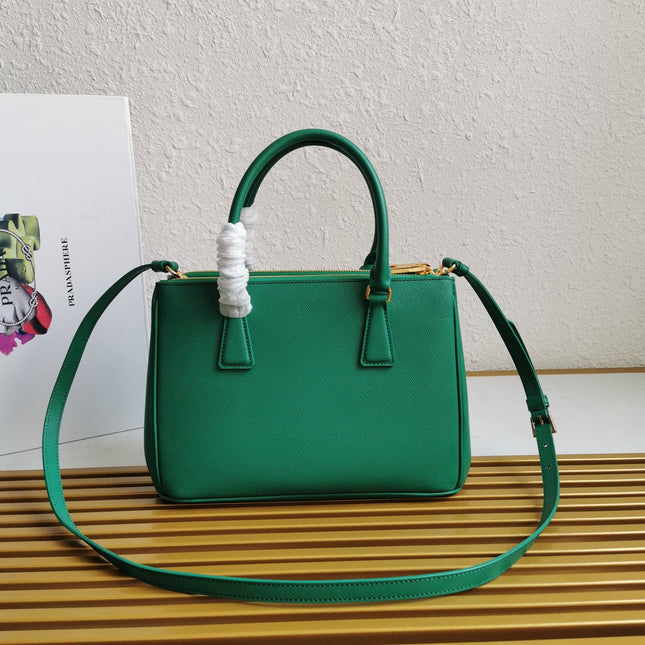 MEDIUM GALLERIA 28 GREEN SAFFIANO LEATHER