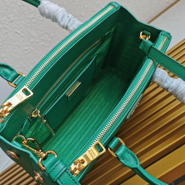 MEDIUM GALLERIA 28 GREEN SAFFIANO LEATHER