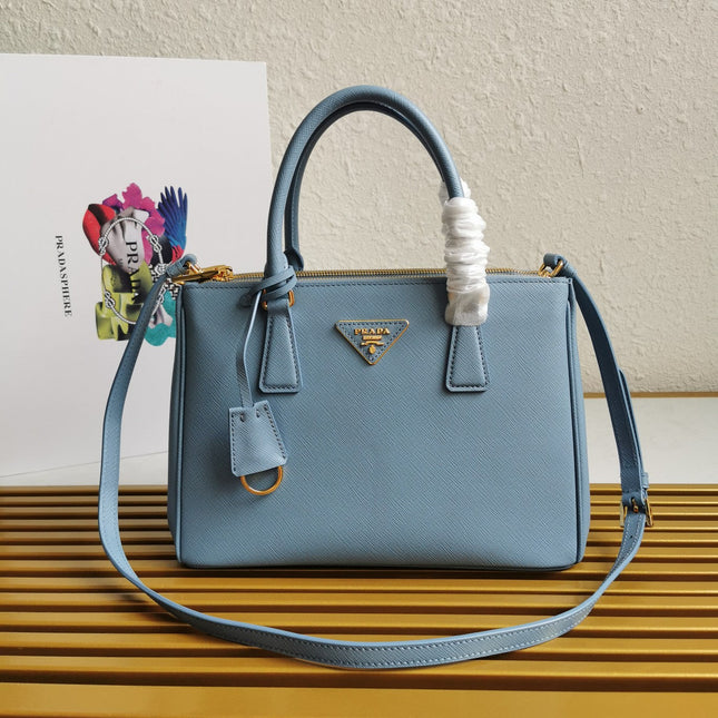 MEDIUM GALLERIA 28 CLOUD BLUE SAFFIANO LEATHER