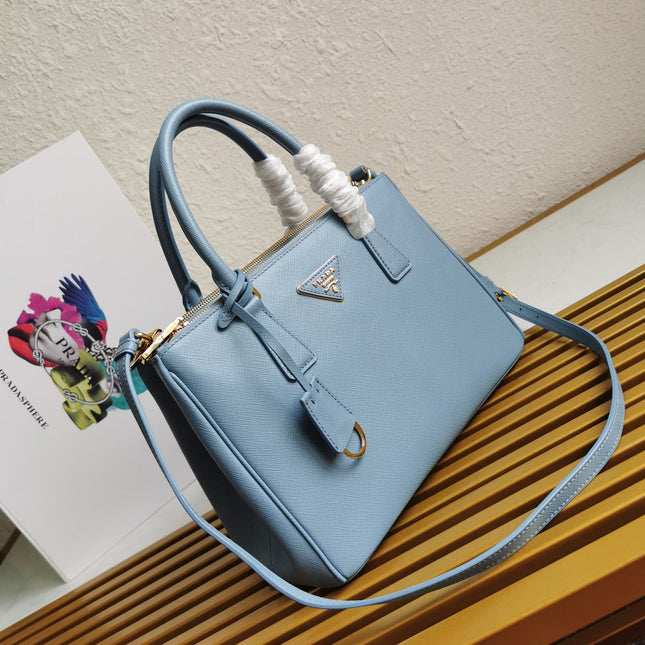 MEDIUM GALLERIA 28 CLOUD BLUE SAFFIANO LEATHER