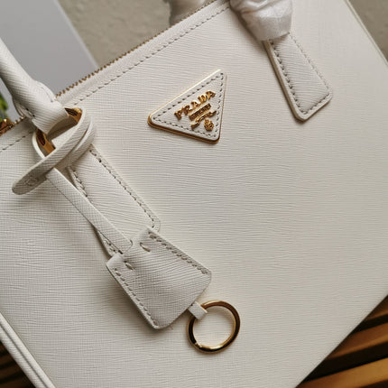 MEDIUM GALLERIA 28 WHITE SAFFIANO LEATHER