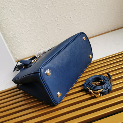 MEDIUM GALLERIA 28 BLUE SAFFIANO LEATHER