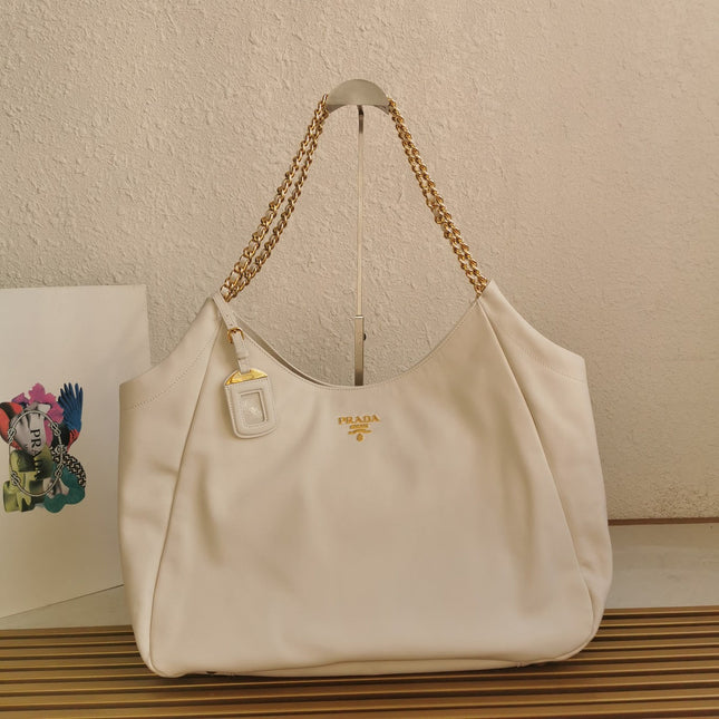 CHAIN TOTE 39 SOFT WHITE CALFSKIN