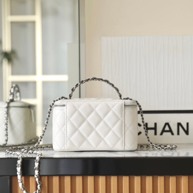 CC VANITY CASE 17 WHITE LAMBSKIN SILVER HARDWARE