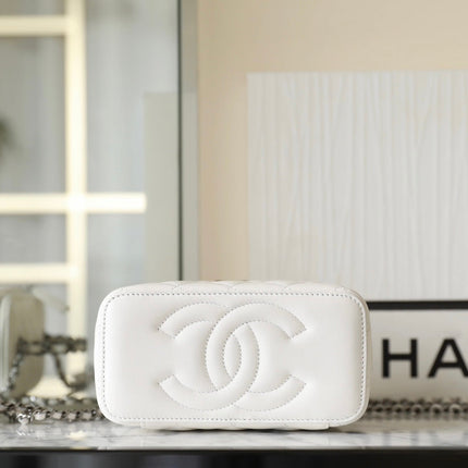 CC VANITY CASE 17 WHITE LAMBSKIN SILVER HARDWARE