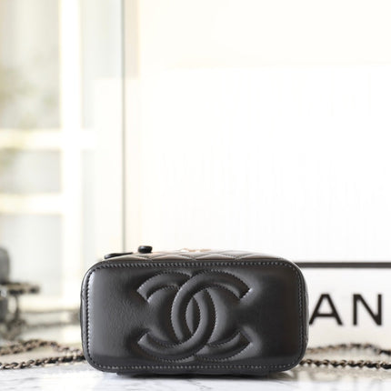 CC VANITY CASE 17 BLACK LAMBSKIN SILVER HARDWARE