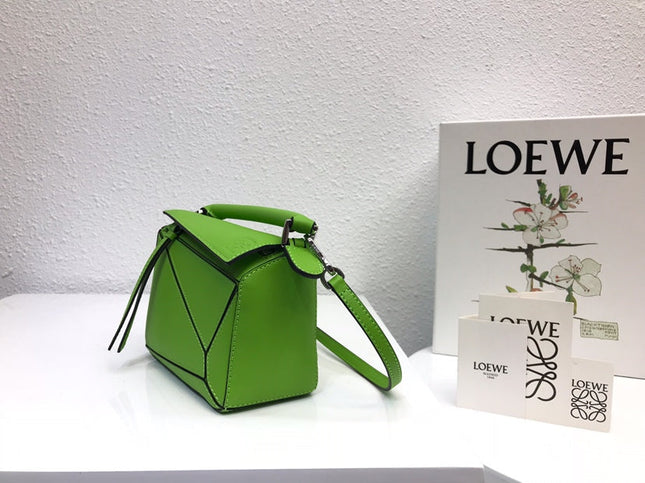 LOE MINI 18 PUZZLE BAG IN EMERALD GREEN CALFSKIN