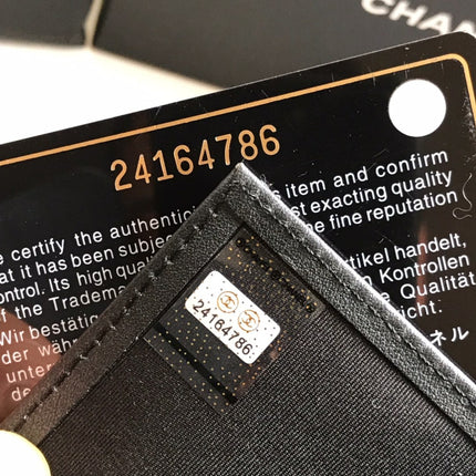 CC FLAP CARD HOLDER 11.5 BLACK GRAINED CALFSKIN WITH GOLD ICON