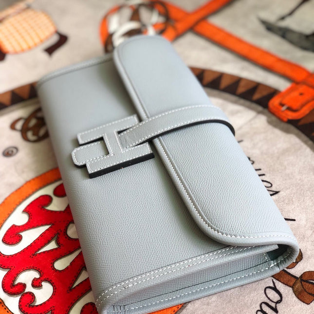 JIGE ELAN 29 CLUTCH IN PALE GRAY CALFSKIN