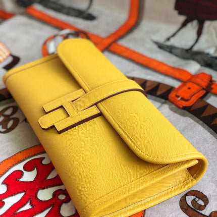 JIGE ELAN 29 CLUTCH IN MIMOSA YELLOW CALFSKIN