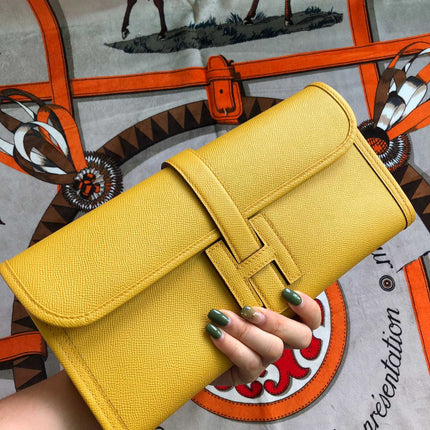 JIGE ELAN 29 CLUTCH IN MIMOSA YELLOW CALFSKIN
