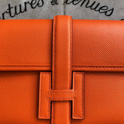 JIGE ELAN 29 CLUTCH IN SALAMANDER ORANGE CALFSKIN