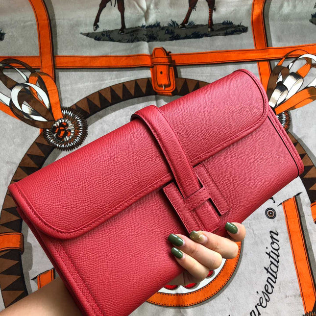 JIGE ELAN 29 CLUTCH IN CHERRY RED CALFSKIN