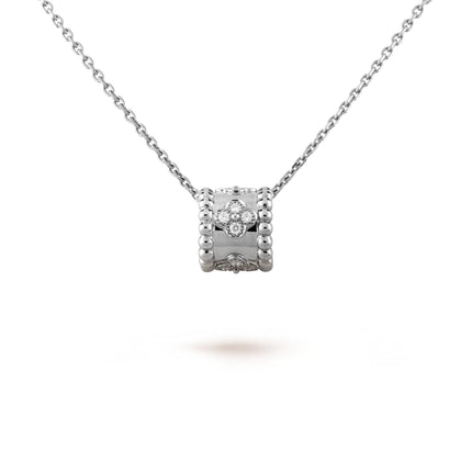 PERLEE PEDANT SIVLER DIAMOND NECKLACE