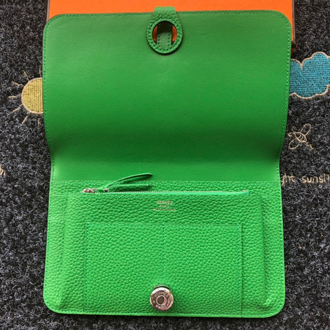 TOGO PASSPORT HOLDER 20 IN EMERALD GREEN CALFSKIN