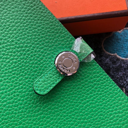 TOGO PASSPORT HOLDER 20 IN EMERALD GREEN CALFSKIN